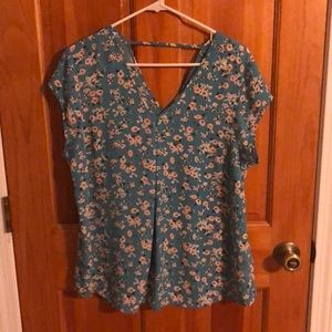 DR2 top blue with delicate floral pattern